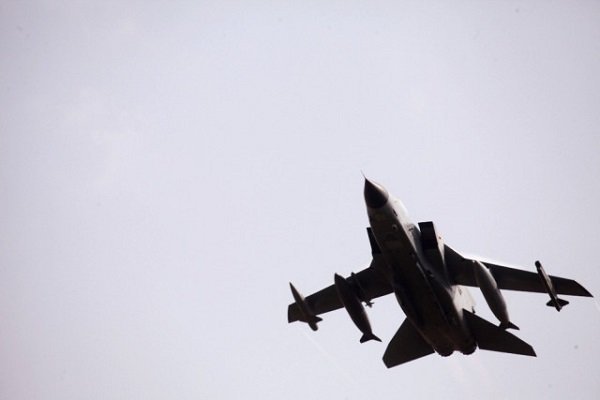 جنگنده‌های سوری مواضع تکفیری‌ها در حومه «ادلب» را بمباران کردند